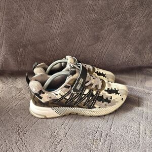 UBFEN Kids Shoes Size EU38 Black Grey White Sneakers.